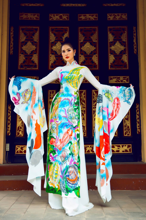 NTK Tommy Nguyễn cho biết anh muốn gửi gắm thông điệp về bảo vệ môi trường biển và mong người dân ngừng xả rác thải xuống biển để các loài sinh vật được sống trong nguồn nước sạch.