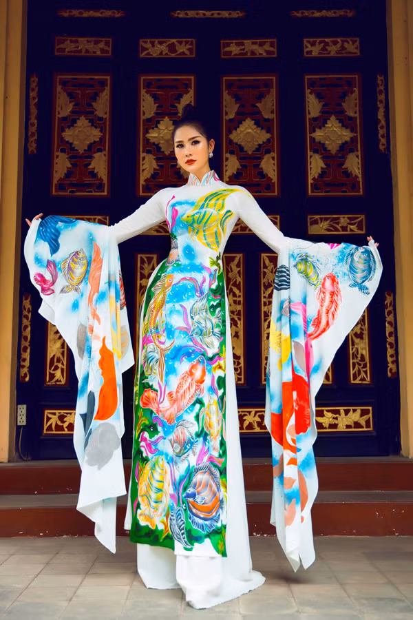 NTK Tommy Nguyễn cho biết anh muốn gửi gắm thông điệp về bảo vệ môi trường biển và mong người dân ngừng xả rác thải xuống biển để các loài sinh vật được sống trong nguồn nước sạch.