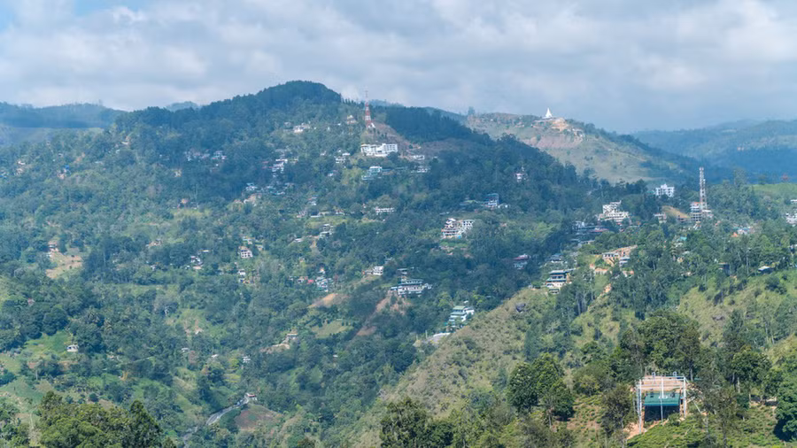 Đứng từ trên đỉnh Little Adam nhìn về thị trấn Ella