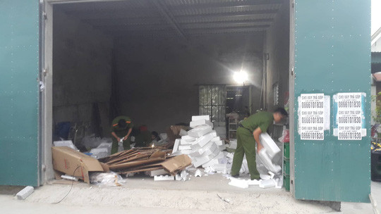 Cơ quan công an khám xét kho hàng cất giữ ma túy  Cơ quan công an khám xét kho hàng cất giữ ma túy
