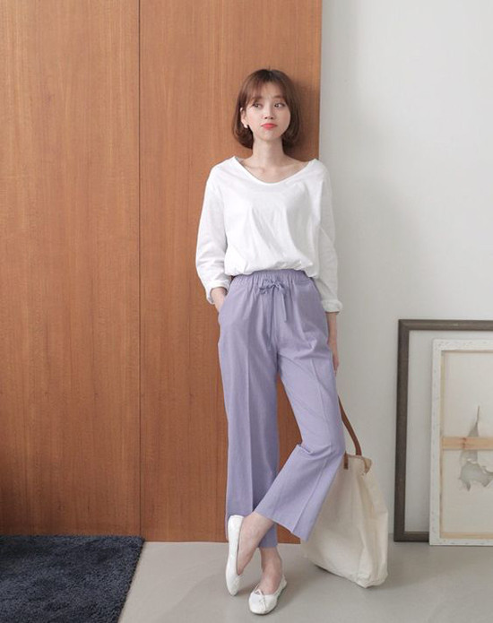 Nếu cả tuần đã lên đồ bằng các kiểu chân váy, quần suông tôn dáng thì cuối tuần là dịp để bạn giải phóng hình thể với quần dây rút, áo free size. Nếu cả tuần đã lên đồ bằng các kiểu chân váy, quần suông tôn dáng thì cuối tuần là dịp để bạn giải phóng hình thể với quần dây rút, áo free size.