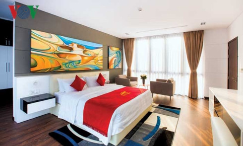 Trang trí nội thất trong các phòng ngủ theo phong cách kiến trúc của ngôi nhà, tinh tế và mang sắc thái nghệ thuật hiện đại.  Trang trí nội thất trong các phòng ngủ theo phong cách kiến trúc của ngôi nhà, tinh tế và mang sắc thái nghệ thuật hiện đại.