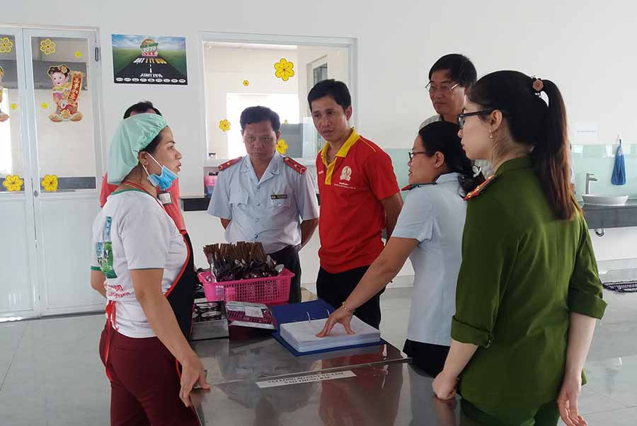 Tăng cường thanh kiểm tra trong Tháng hành động vì ATTP. Ảnh: N.N