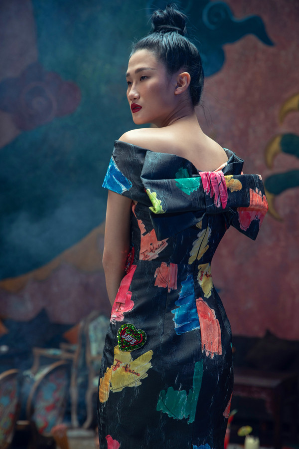  Chào mùa hè 2019, hai nhà thiết kế trình làng loạt thiết kế mới nhất từ cảm hứng hoa hải đường, tình yêu đôi lứa như những đóa hoa hạnh phúc.