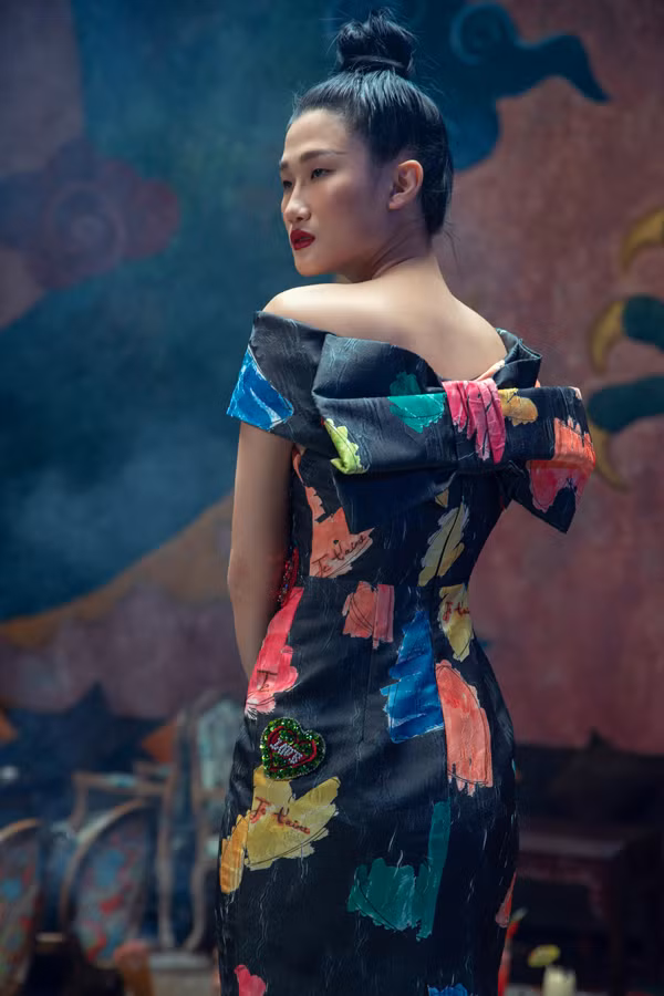  Chào mùa hè 2019, hai nhà thiết kế trình làng loạt thiết kế mới nhất từ cảm hứng hoa hải đường, tình yêu đôi lứa như những đóa hoa hạnh phúc.