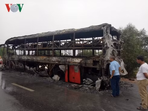 Chiếc xe đã bị cháy trơ khung