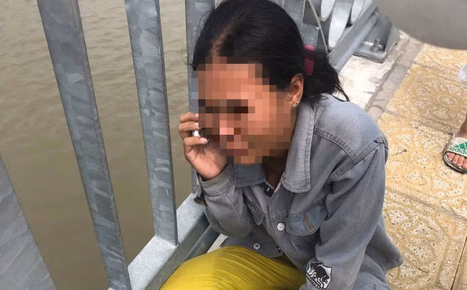 Vợ anh Đ khóc cạn nước mắt khi chồng đột ngột nhảy cầu tự tử 
