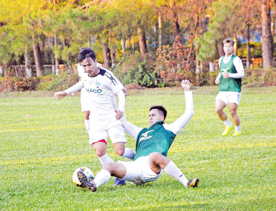  Các cầu thủ HAGL tích cực tập luyện trước trận gặp Thanh Hóa FC. Ảnh: H.T