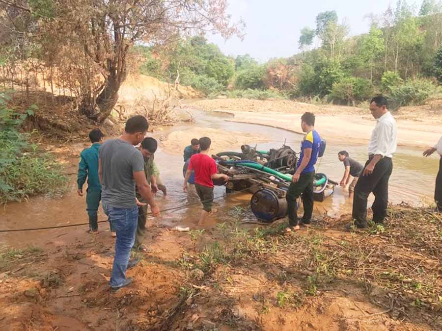 Hiện trường vụ khai thác cát trái phép. Ảnh: V.N Hiện trường vụ khai thác cát trái phép. Ảnh: V.N