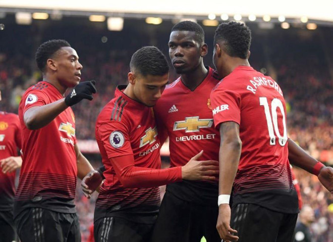  Pogba tỏa sáng giúp MU giành 3 điểm trên sân nhà.