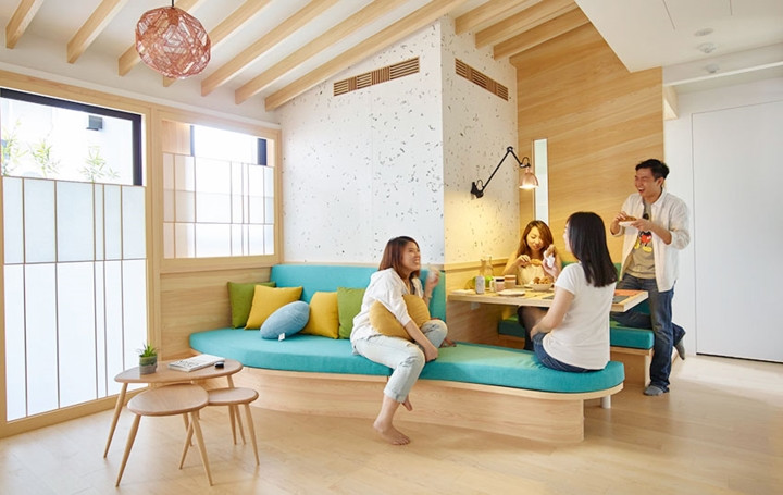 Không chỉ chàng trai mà bạn bè anh cũng rất thích cách bố trí đơn giản trong căn hộ nên thường xuyên ghé thăm.  Không chỉ chàng trai mà bạn bè anh cũng rất thích cách bố trí đơn giản trong căn hộ nên thường xuyên ghé thăm.