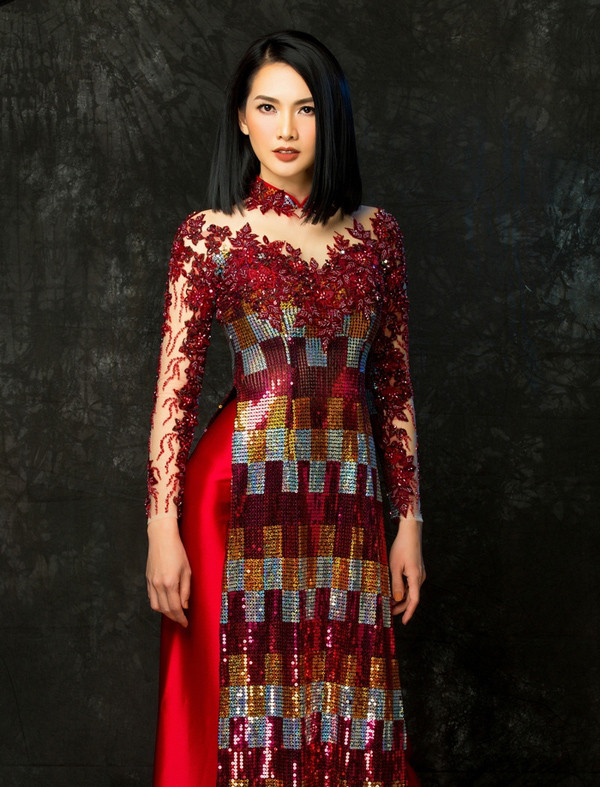  Không chỉ vậy, Minh Châu còn kết hợp nhiều loại họa tiết và pha trộn chất liệu đa dạng, mang đến vẻ quyến rũ, hiện đại.