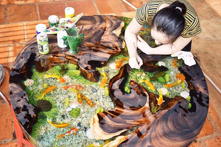  Bức tranh cá 3D được chị Đặng Thị Thu Thủy chăm chút từng chi tiết nhỏ nhất. Ảnh: P.T