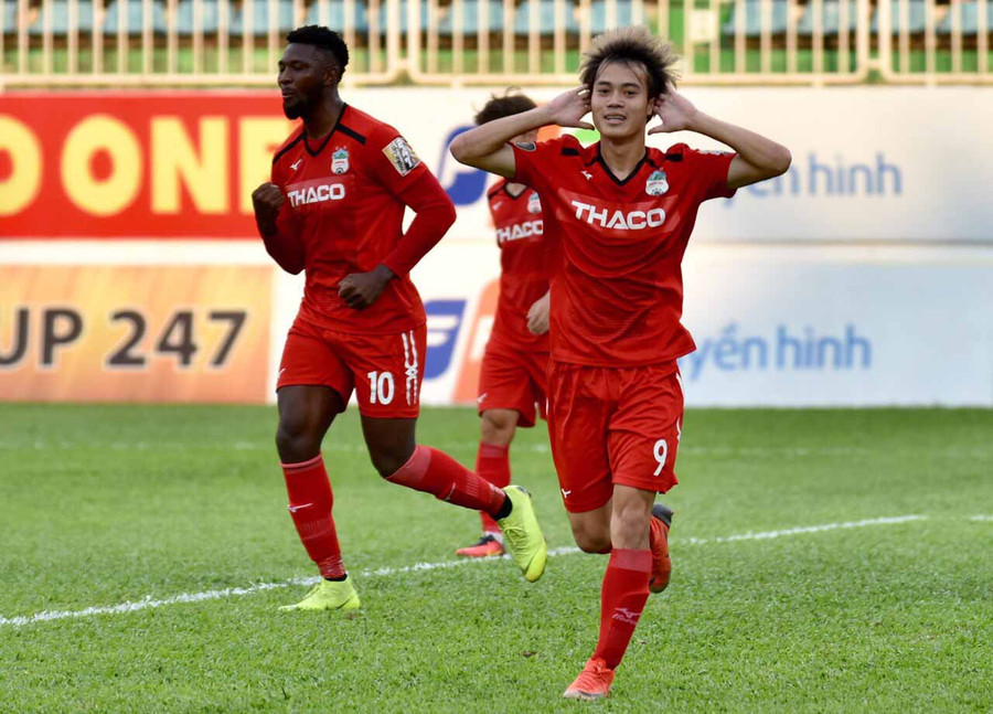 Văn Toàn đã có một ngày thi đấu chói sáng với 2 bàn thắng. Ảnh: Văn Ngọc 