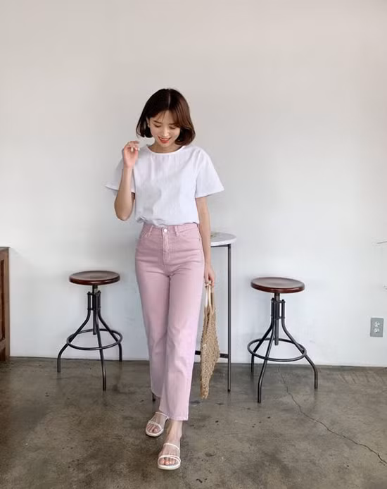 Đối với những cô nàng yêu sự lãng mạn thì tông hồng ngọt ngào luôn được họ chọn lựa để phối đồ.