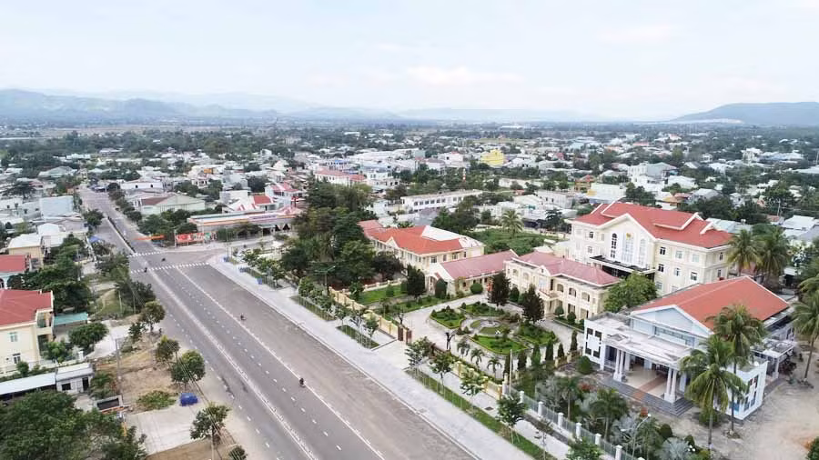  Một góc thị trấn Phú Túc (huyện Krông Pa, Gia Lai) hôm nay. Ảnh: Đức Mạo