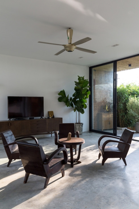 Thiết kế mở khiến ánh sáng lúc nào cũng có thể len lỏi vào nhà. Thiết kế mở khiến ánh sáng lúc nào cũng có thể len lỏi vào nhà.