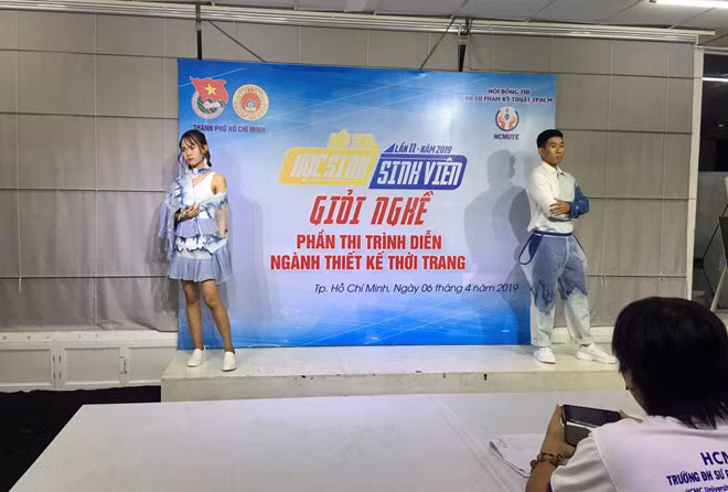 2 bộ trang phục của nhóm được đánh giá cao nhất