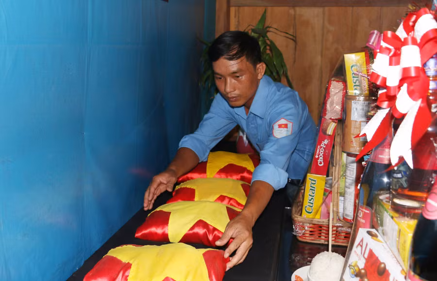 Đội K52 tại tỉnh Preah Vihear quy tập được 6 liệt sĩ. Ảnh: Quang Tấn