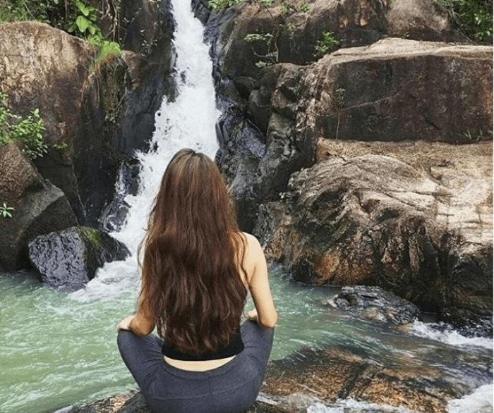 Tiếng róc rách bất tận của nước. Những thanh âm vi vút của rừng và cảm giác được chinh phục, khám phá những bí mật còn nằm sau những tảng đá khổng lồ kia đã đưa bạn đến với lưng chừng núi từ lúc nào.Tiếng róc rách bất tận của nước. Tiếng róc rách bất tận của nước. Những thanh âm vi vút của rừng và cảm giác được chinh phục, khám phá những bí mật còn nằm sau những tảng đá khổng lồ kia đã đưa bạn đến với lưng chừng núi từ lúc nào.Tiếng róc rách bất tận của nước.