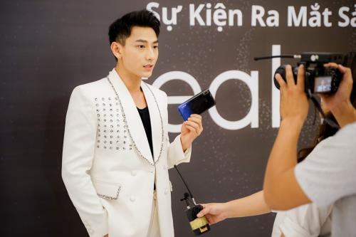  Isaac là đại sứ thương hiệu của Realme.