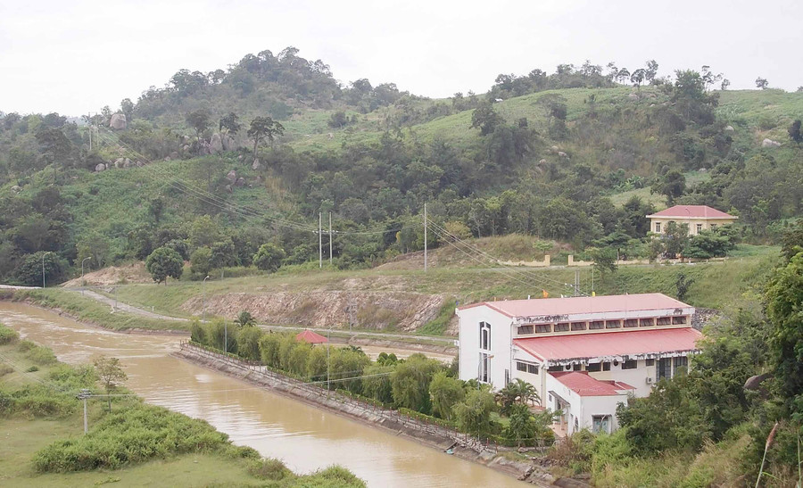 Giám sát chặt chẽ việc vận hành điều tiết nước các hồ chứa đúng quy định, để đảm bảo an toàn dân sinh vùng hạ dụ. Ảnh: Thanh Nhật