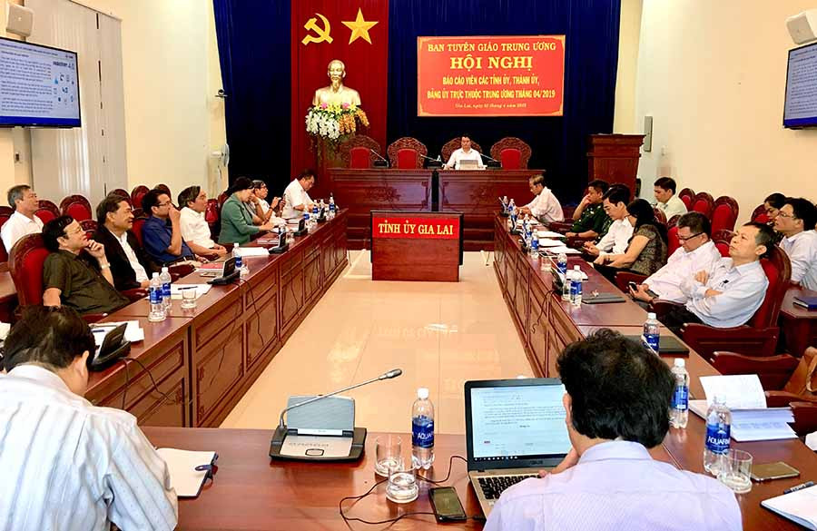 Quang cảnh Hội nghị báo cáo viên trực tuyến các Tỉnh ủy, Thành ủy, Đảng ủy trực thuộc Trung ương tháng 4 tại điểm cầu Gia Lai. Ảnh: Lê Hòa  Quang cảnh Hội nghị báo cáo viên trực tuyến các Tỉnh ủy, Thành ủy, Đảng ủy trực thuộc Trung ương tháng 4 tại điểm cầu Gia Lai. Ảnh: Lê Hòa