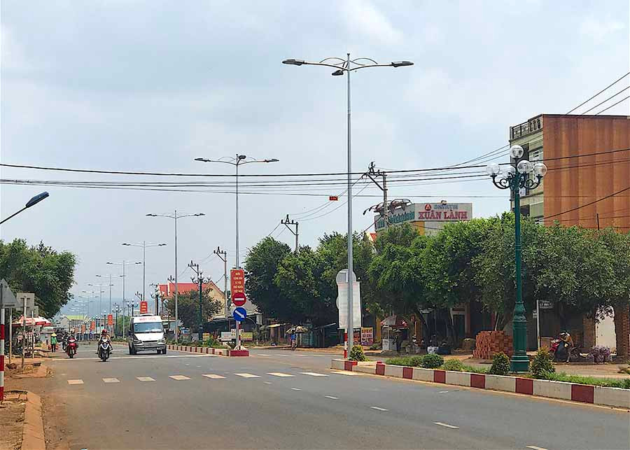  Diện mạo đô thị thị trấn Nhơn Hòa (huyện Chư Pưh) ngày càng khang trang. Ảnh: H.T