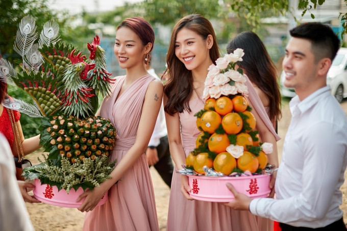 Phí Phương Anh, Chúng Huyền Thanh lên Gia Lai làm phụ dâu cho Lê Hà.