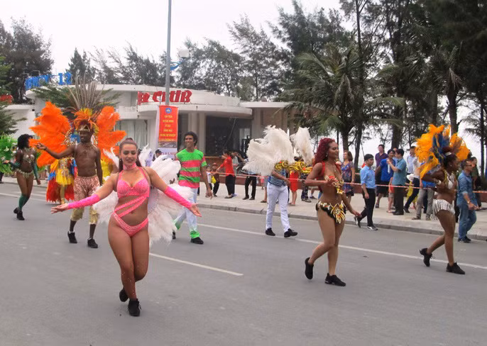 Đây là những vũ công châu Âu chuyên nghiệp đến từ Sun World Ba Na Hills