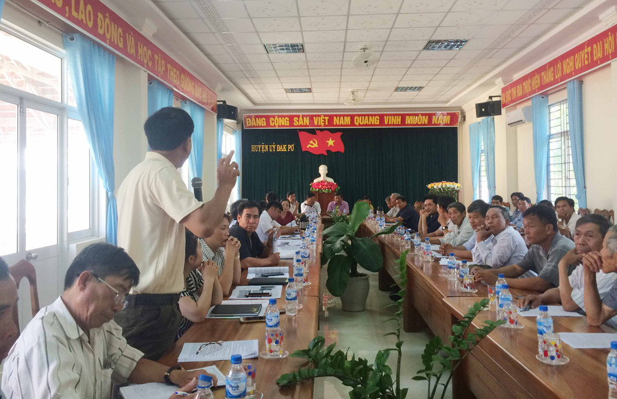 Quang cảnh buổi đối thoại. Ảnh: Nguyễn Hiền 