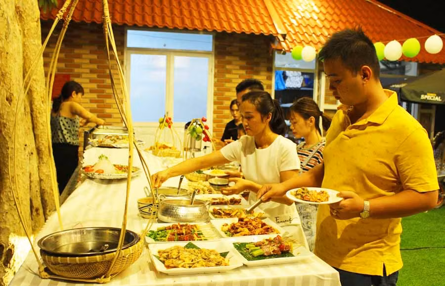  Làng nướng Tây Nguyên đã trở thành địa chỉ quen thuộc của du khách khi đến Gia Lai. Ảnh: T.B