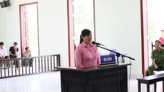 Bị cáo Bùi Thị Hoa tại phiên tòa sơ thẩm ngày 16-4