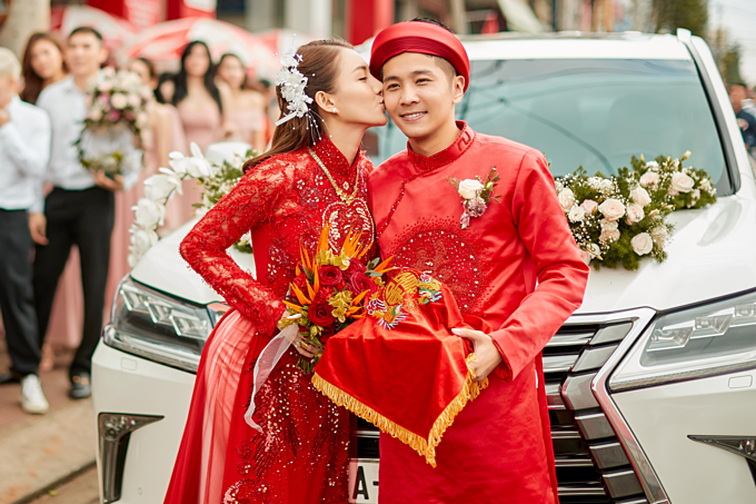 Lê Hà tình cảm hôn Trần Hiếu trước khi theo chồng về dinh.