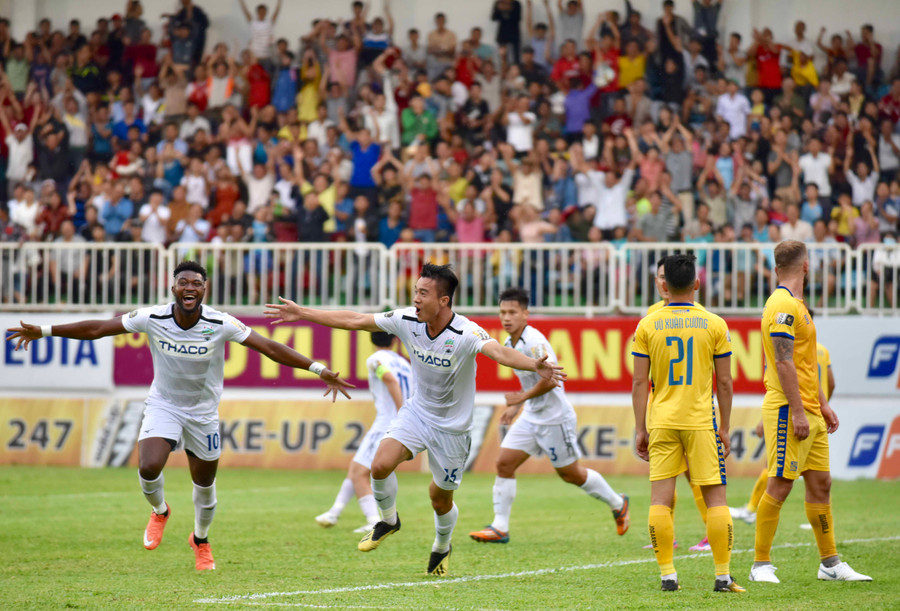 Trận đấu đã diễn ra căng thẳng đến những phút cuối cùng. Ảnh: Văn Ngọc 