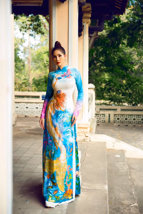 Cô được êkíp khen ngợi khi thể hiện thần thái quyền lực qua ánh mắt.