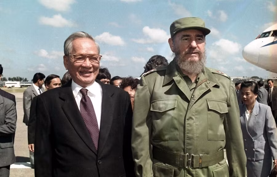 Chủ tịch nước Lê Đức Anh và Chủ tịch Cuba Fidel Castro trong chuyến thăm hữu nghị chính thức Cuba, từ ngày 12 đến 17/10/1995. (Ảnh: Cao Phong/TTXVN)