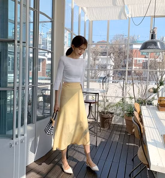 Ngoài sắc hồng, xanh quen thuộc, bảng màu pastel còn có sự đa dạng bởi nhiều tông màu vàng mơ, tím nhạt...