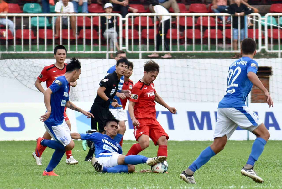 Trận đấu đã diễn ra kịch tính đến những phút cuối cùng. Ảnh: Văn Ngọc