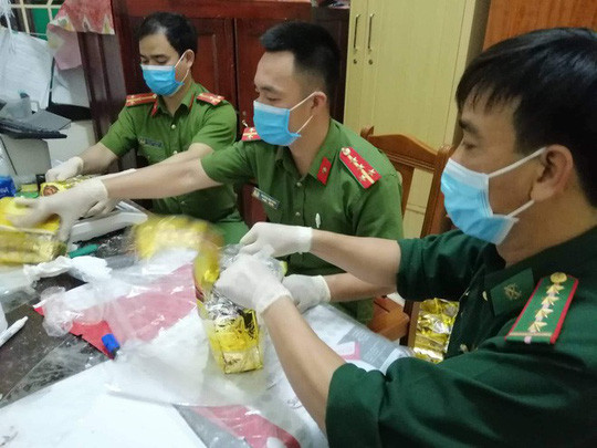 Cơ quan chức năng thu giữ gần 1 tấn ma túy đá  Cơ quan chức năng thu giữ gần 1 tấn ma túy đá