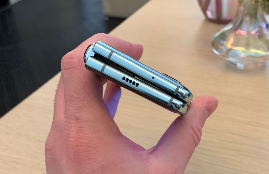 Galaxy Fold đắt giá ra mắt tại một sự kiện ở New York Galaxy Fold đắt giá ra mắt tại một sự kiện ở New York