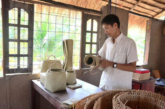  Những sản phẩm đan lát từ cỏ bàng của Tiến