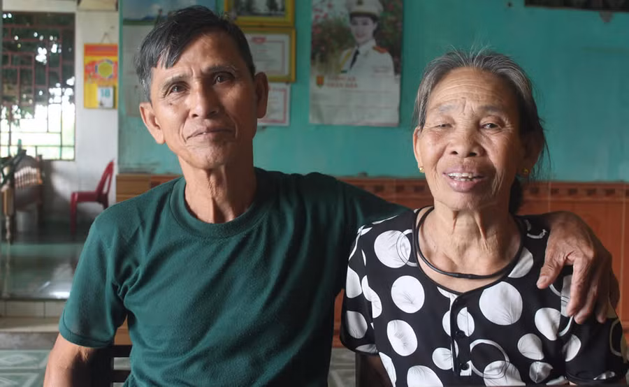 Câu chuyện tình yêu của vợ chồng ông Nghị là minh chứng của sự chung thủy, vượt qua tàn khốc của chiến tranh