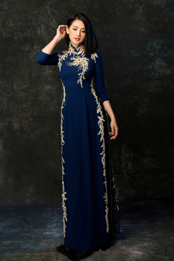 Để hoàn thành hơn 40 mẫu áo dài mới, Minh Châu và các cộng sự mất 4 tháng làm việc tập trung cao độ.