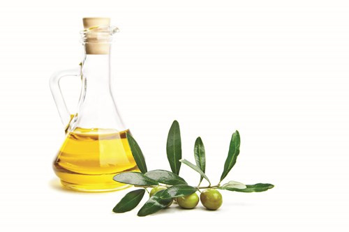 Vitamin E có nhiều trong dầu ô liu - Ảnh: Shutterstock