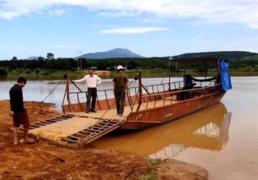 Phần lớn phương tiện đường thủy nội địa ở huyện Ia Grai chưa được đăng kiểm, đăng ký. Ảnh: L.H 
