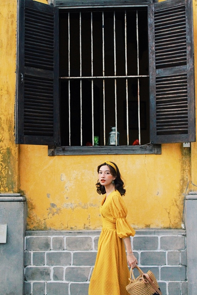 Bức ảnh nào của cô bạn cũng nhận về hàng trăm lượt bình luận ngợi khen nhan sắc xinh đẹp cùng gu thời trang tinh tế.