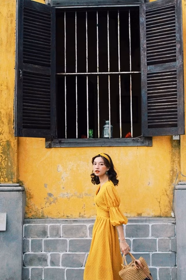 Bức ảnh nào của cô bạn cũng nhận về hàng trăm lượt bình luận ngợi khen nhan sắc xinh đẹp cùng gu thời trang tinh tế.