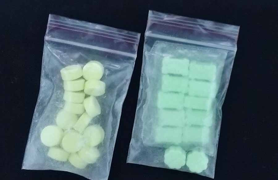  Lực lượng chức năng đã thu giữ hàng chục gói ma túy tổng hợp. Ảnh: V.N