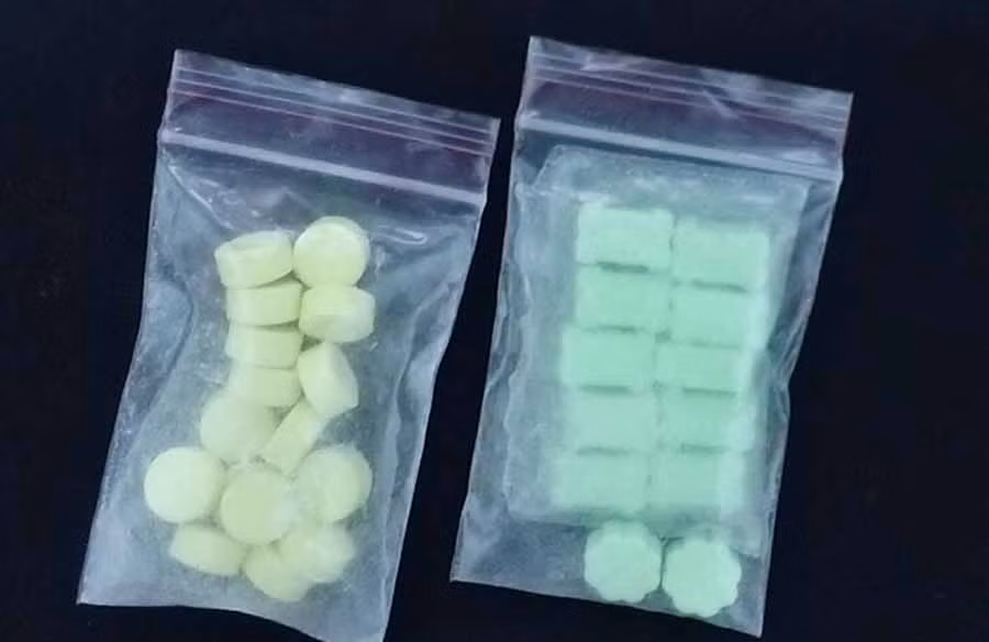  Lực lượng chức năng đã thu giữ hàng chục gói ma túy tổng hợp. Ảnh: V.N